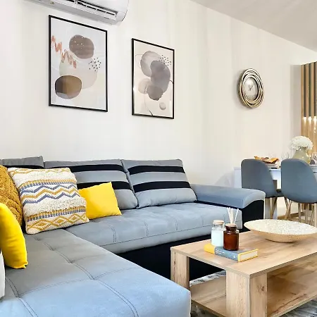 Apartamento Art For 4 People Free Parking & Wifi *
